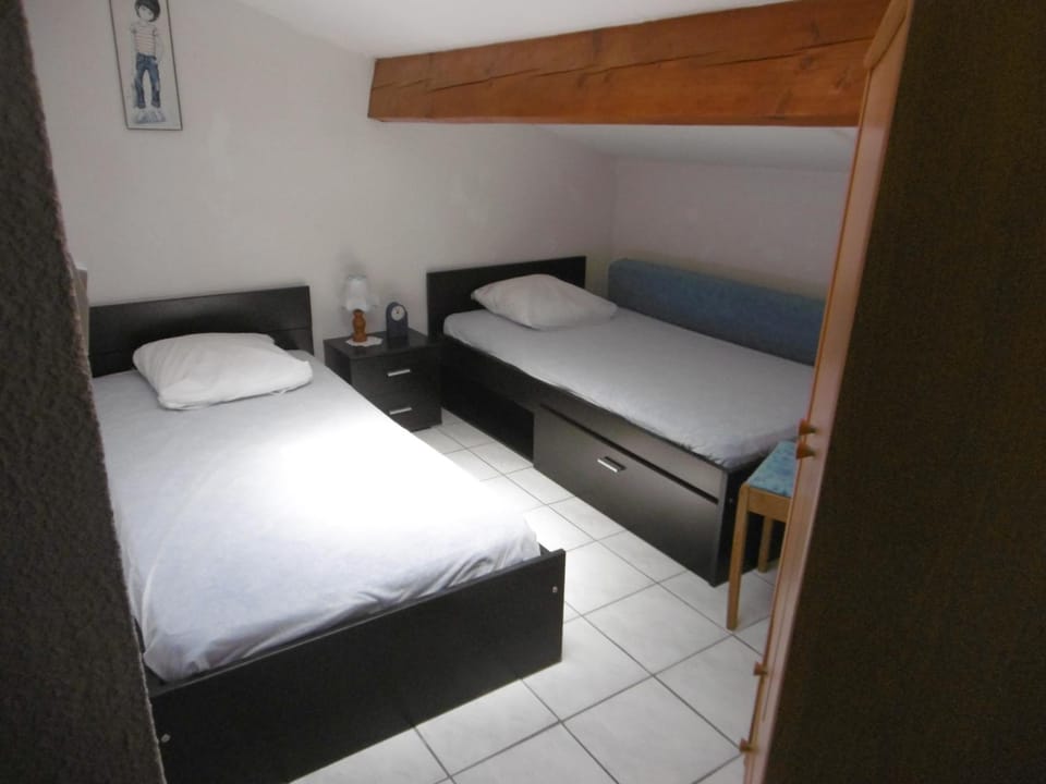Bed, Photo of the whole room, Bedroom, bunk bed