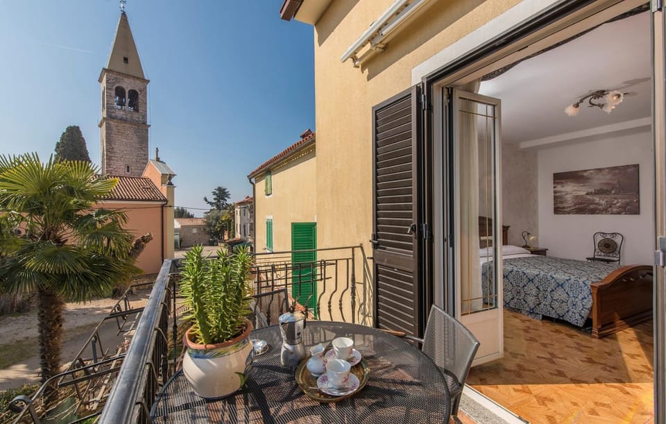 Property building, Balcony/Terrace