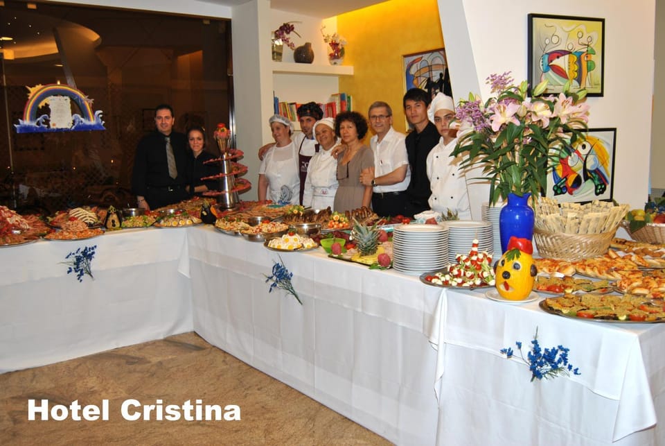 Staff, Restaurant/places to eat, Food and drinks, Food