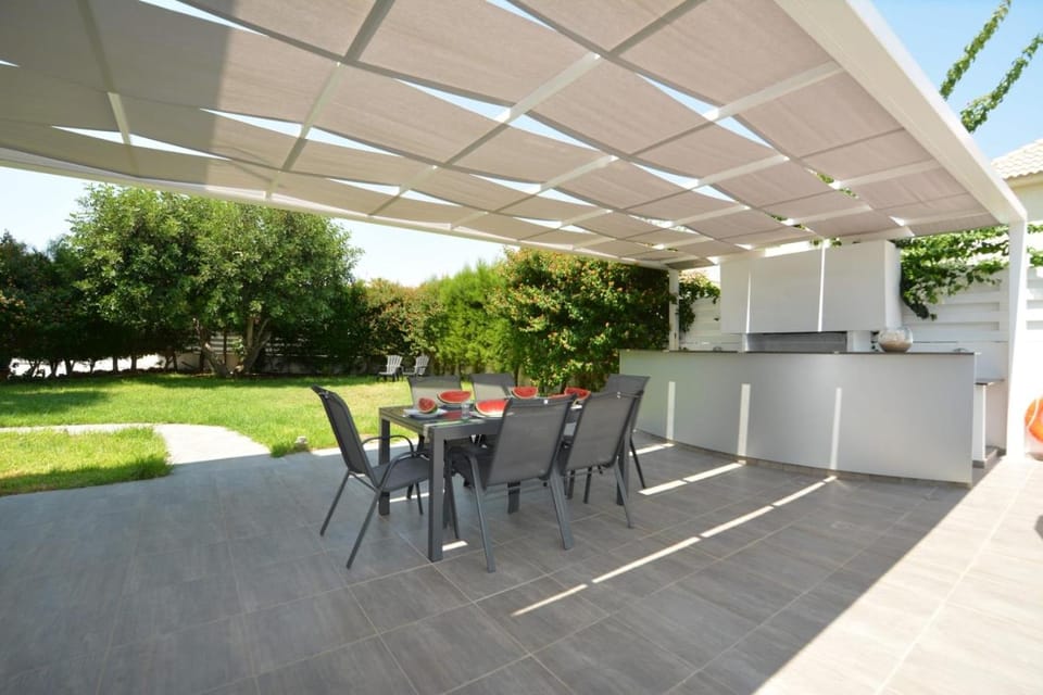 Patio, BBQ facilities, Garden view