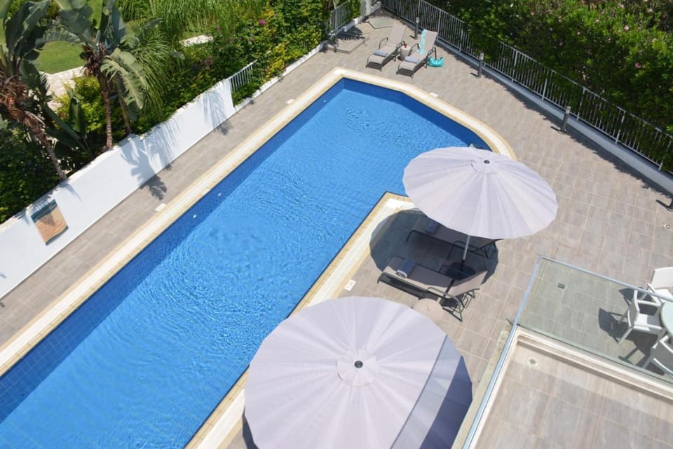 Bird's eye view, Pool view