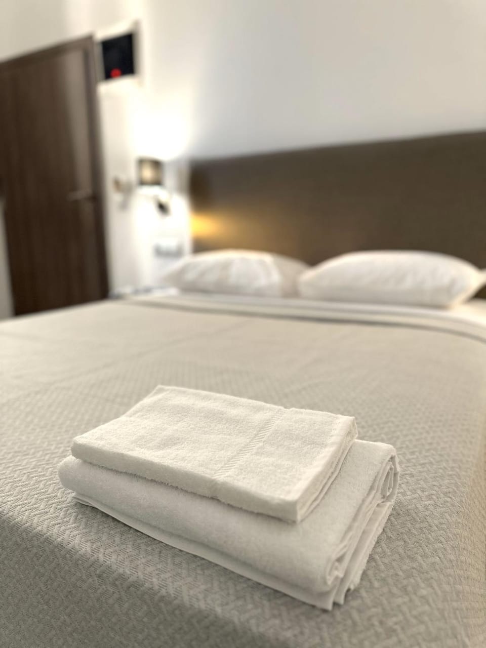 Bed, Photo of the whole room, Bedroom, towels