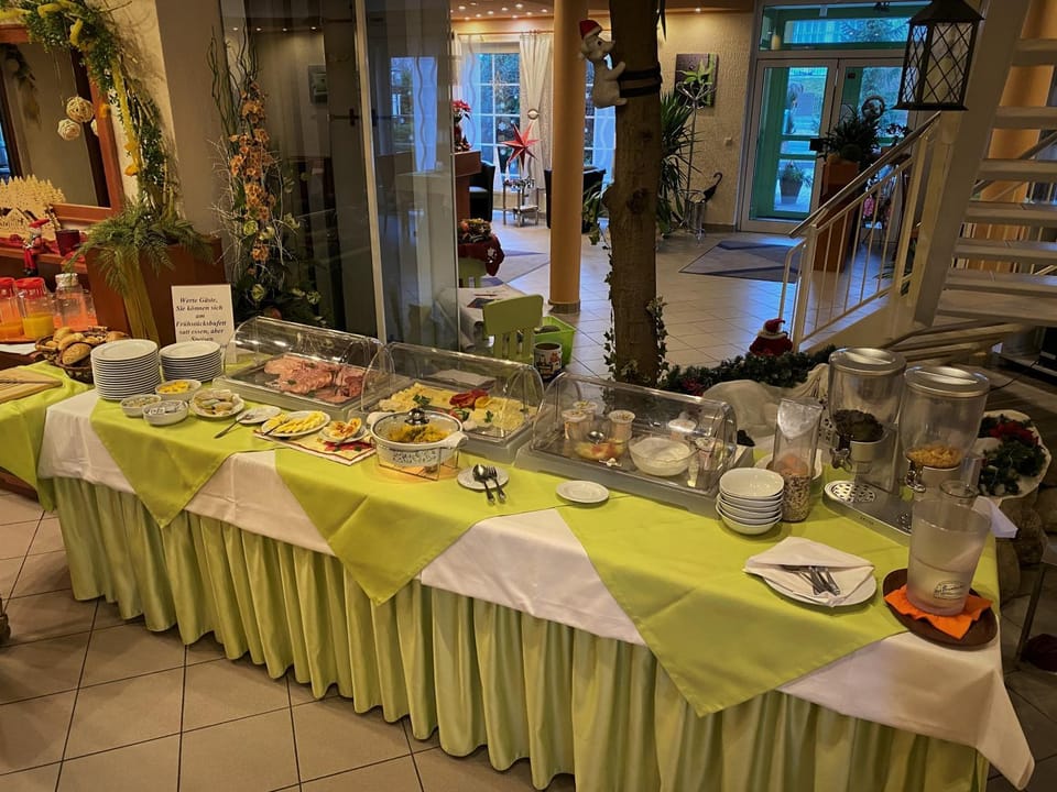 Breakfast, Buffet breakfast