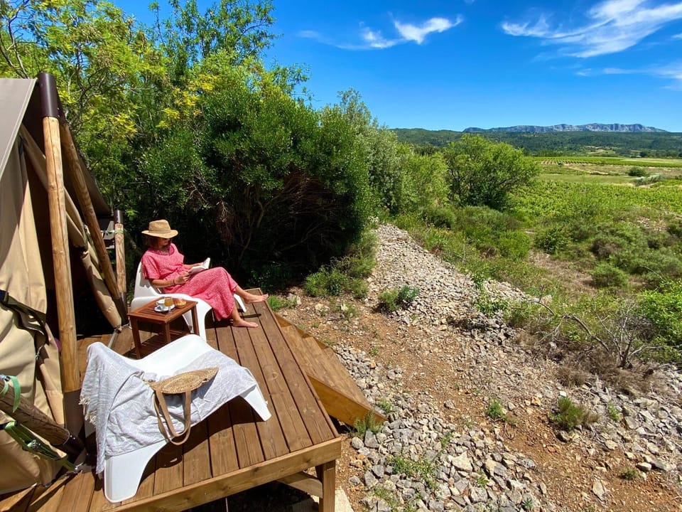 Spring, Day, People, Natural landscape, Guests, Mountain view