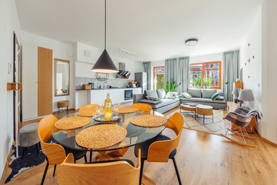 Kitchen or kitchenette, Seating area