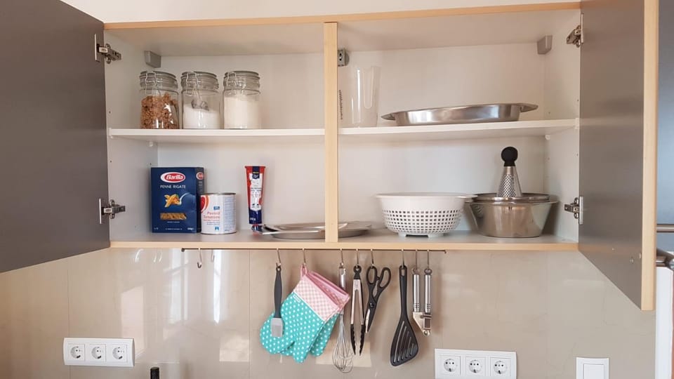 Kitchen or kitchenette, Food and drinks, Decorative detail