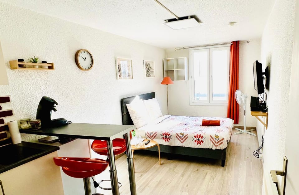 JOLI STUDIO HYPER CENTRE TRES PROCHE VIEUX PORT Apartment in Marseille