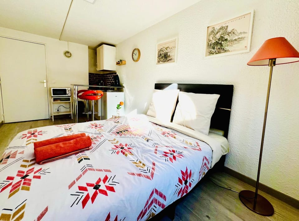 JOLI STUDIO HYPER CENTRE TRES PROCHE VIEUX PORT Apartment in Marseille