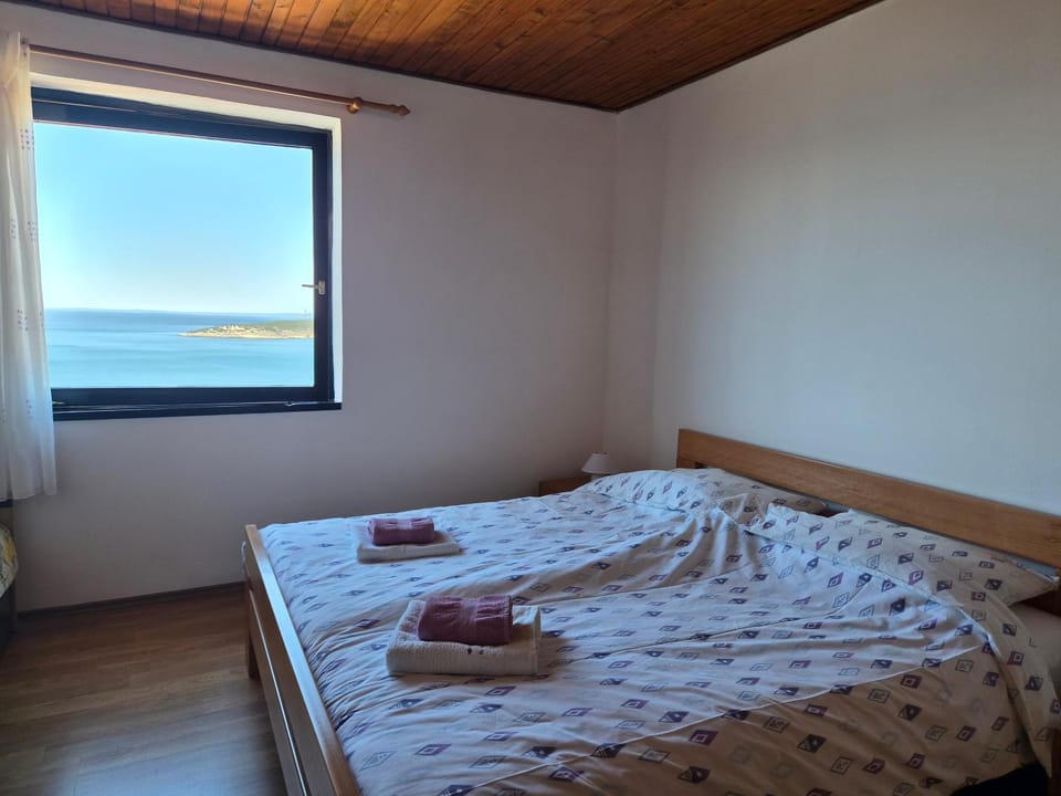Bed, Bedroom, Sea view