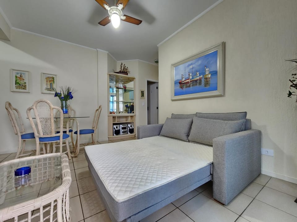 Lindo Flat Capitania Varam , WI FI , 2 aparelhos de ar condicionado , serviço de praia , enorme sacada com vista ao mar e telas de proteção para as crianças , 3 piscinas Apartment in State of São Paulo