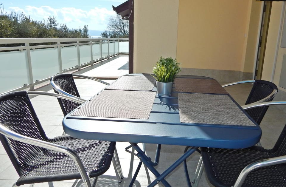 Patio, Day, Balcony/Terrace