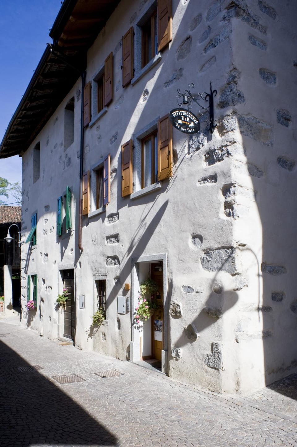 Facade/entrance, Decorative detail, Street view