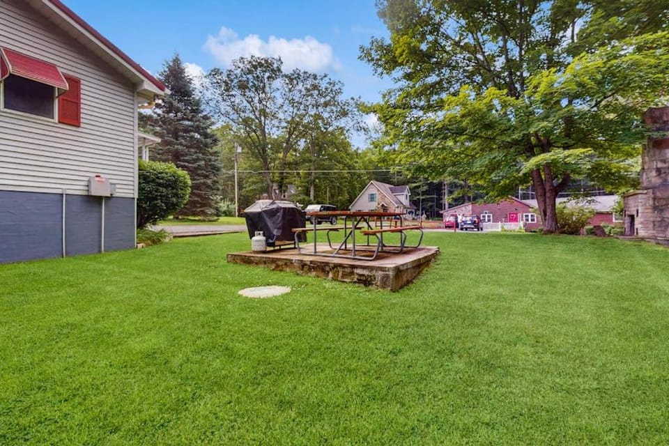 All Spruced Up House in Deep Creek Lake