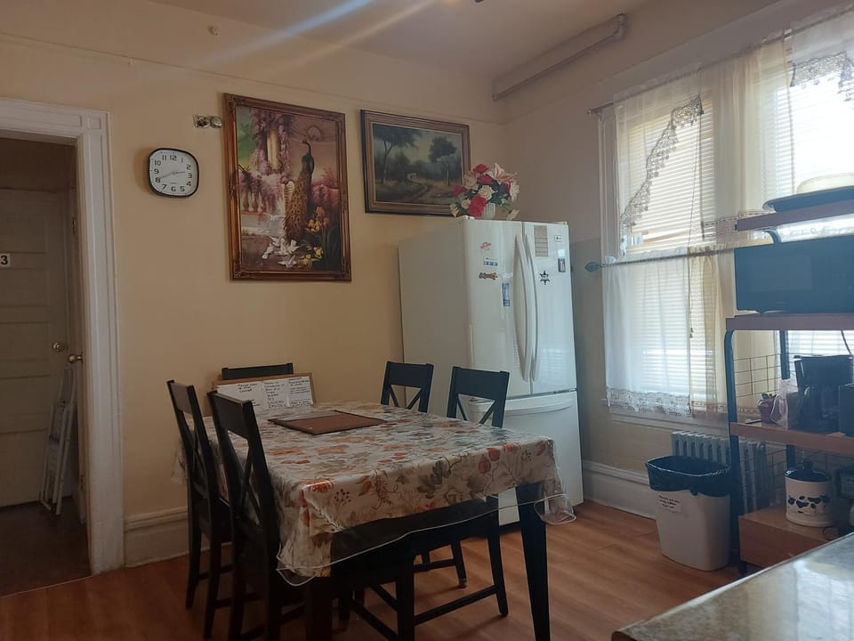 Kitchen or kitchenette, Kitchen or kitchenette, Dining area