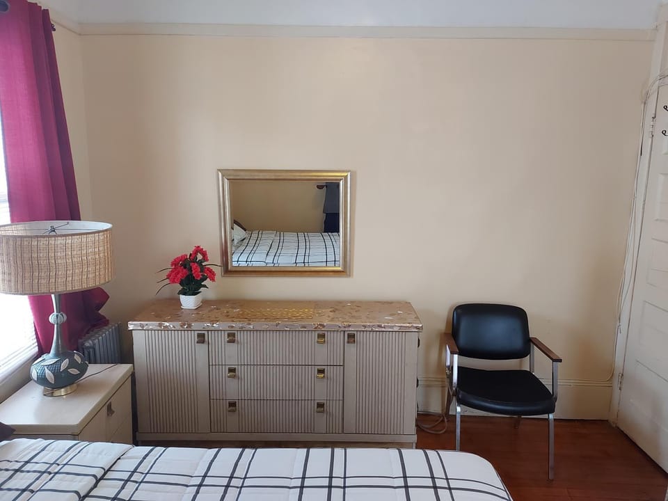 Crsytal Chateau Room Rental Vacation rental in Flatbush