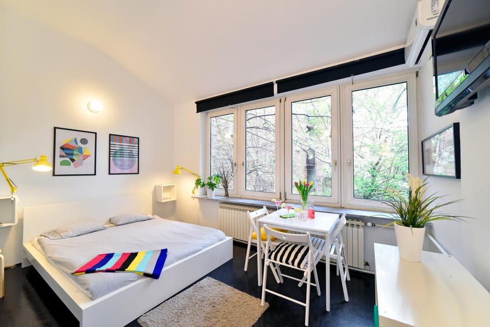 Living room, Bedroom, Garden view