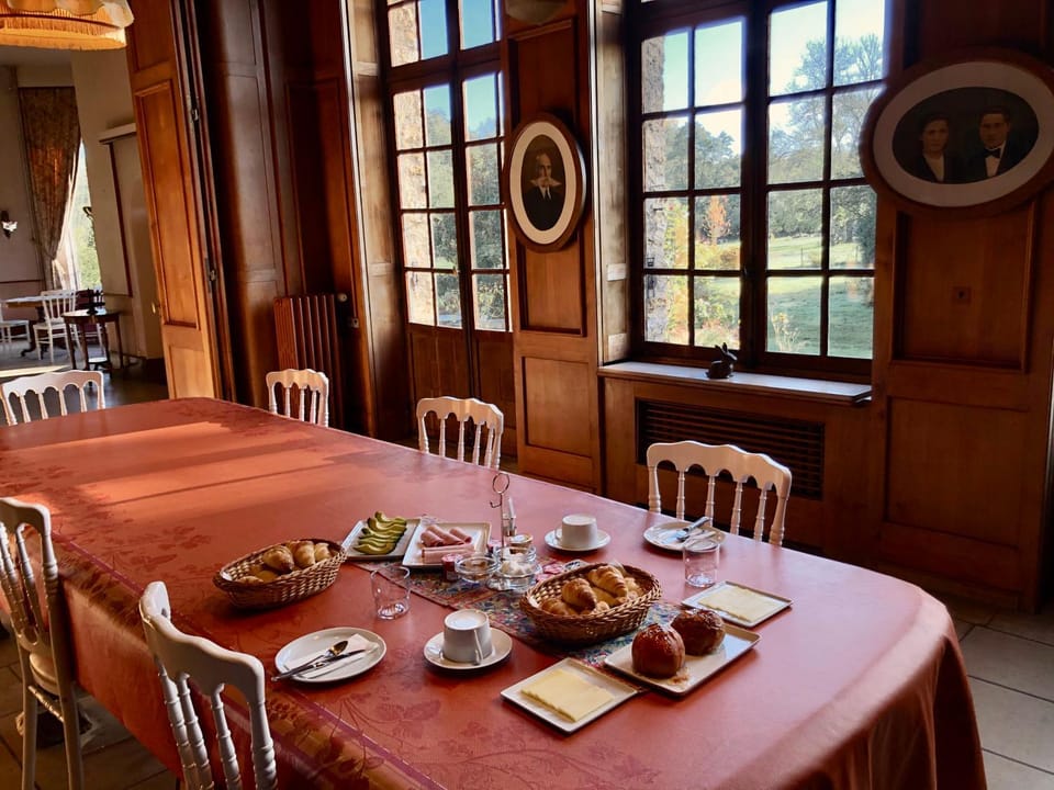 Restaurant/places to eat, Continental breakfast