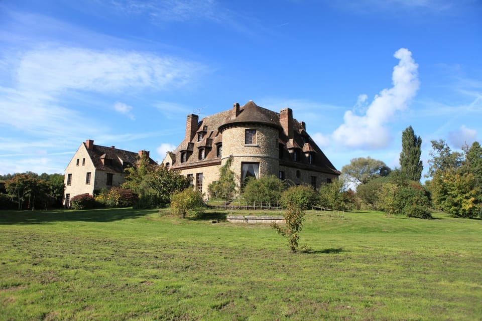 Property building, Nearby landmark, Garden