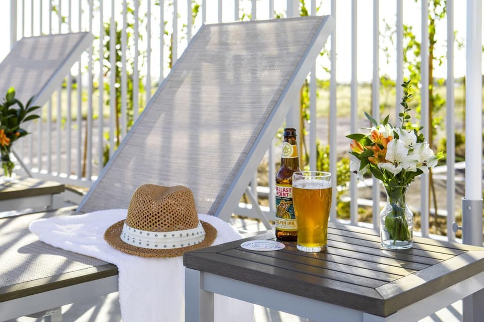 Balcony/Terrace, Swimming pool, Drinks, Alcoholic drinks