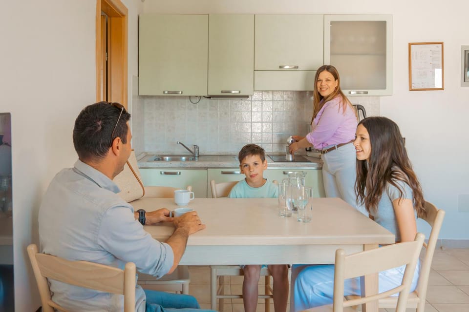 People, Kitchen or kitchenette, Dining area, children, group of guests, Family