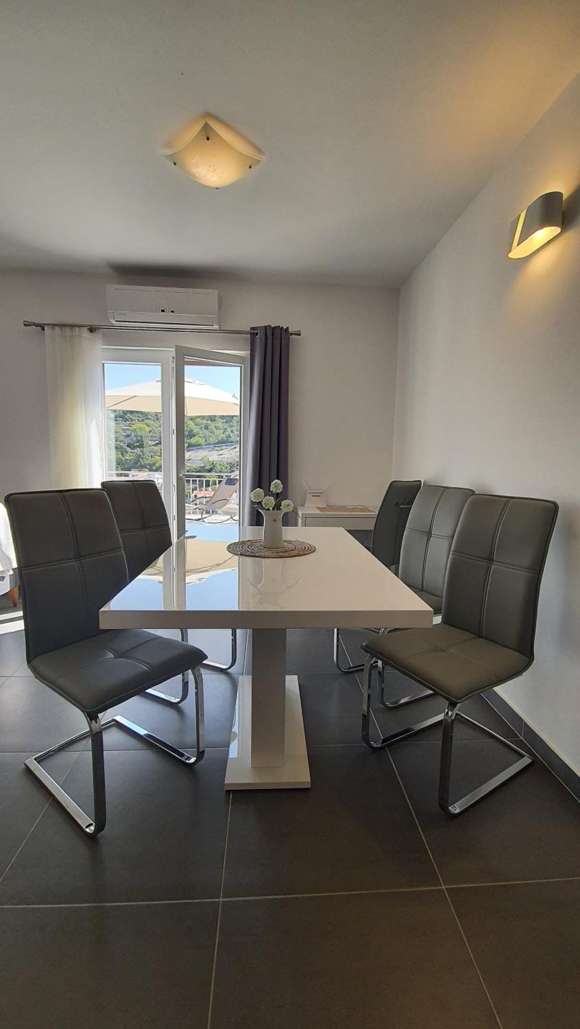 Apartments with sea view Apartment in Split-Dalmatia County