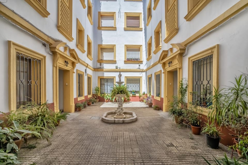 Property building, Patio, Facade/entrance, Off site