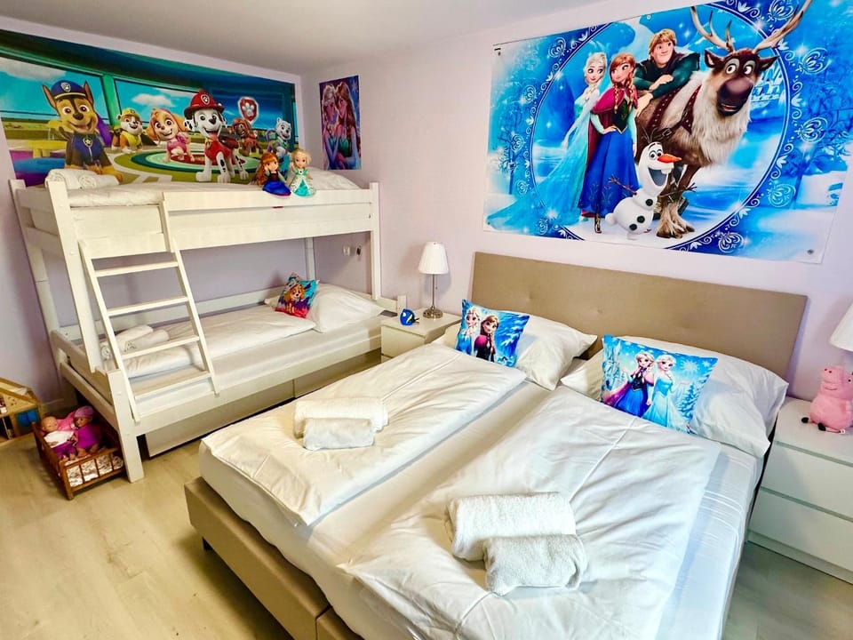 Bed, Photo of the whole room, Bedroom, bunk bed