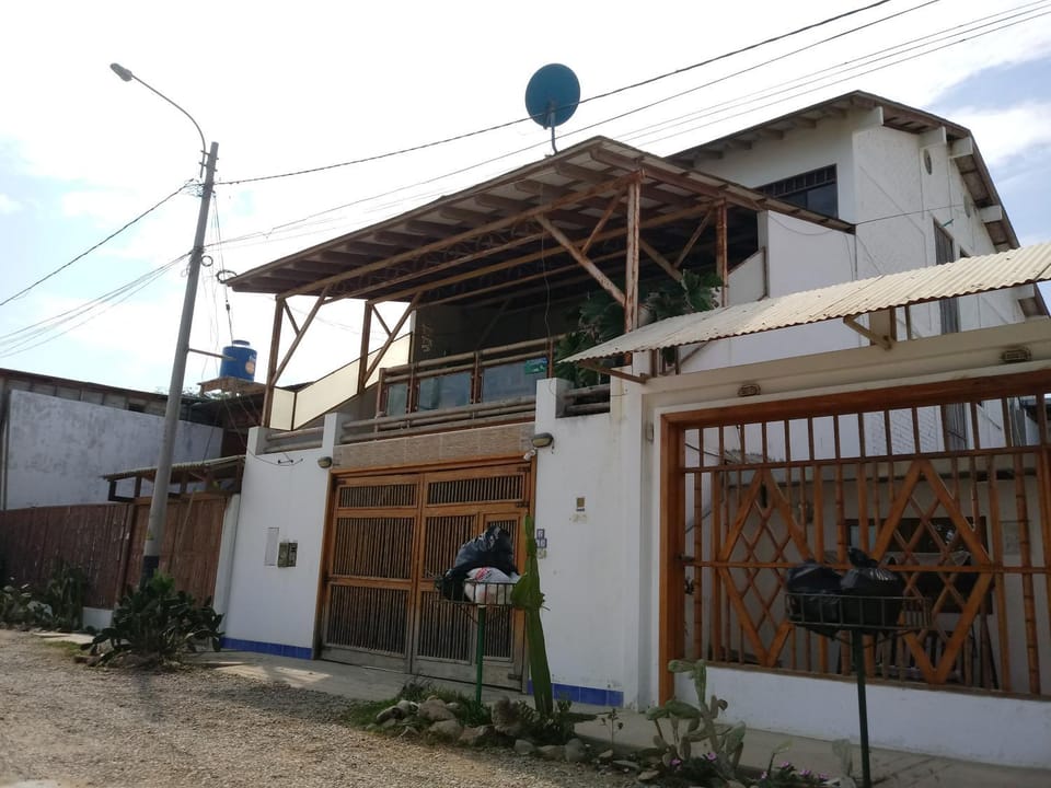 Property building, Facade/entrance, Day