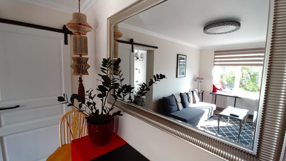 Communal lounge/ TV room, Decorative detail, Seating area, Family