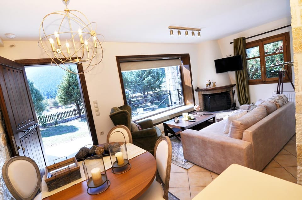 Communal lounge/ TV room, Dining area