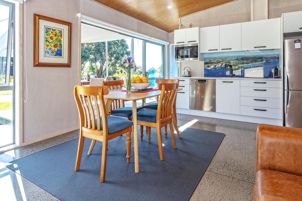 Hahei Beach Bach. House in Auckland Region