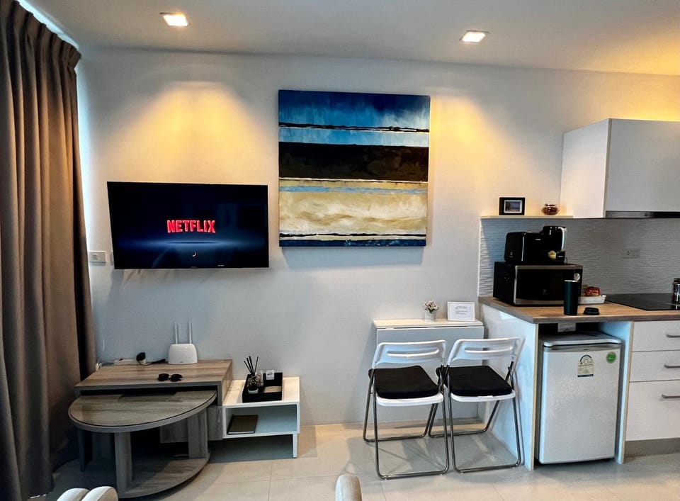 TV and multimedia, Kitchen or kitchenette, Seating area, Dining area