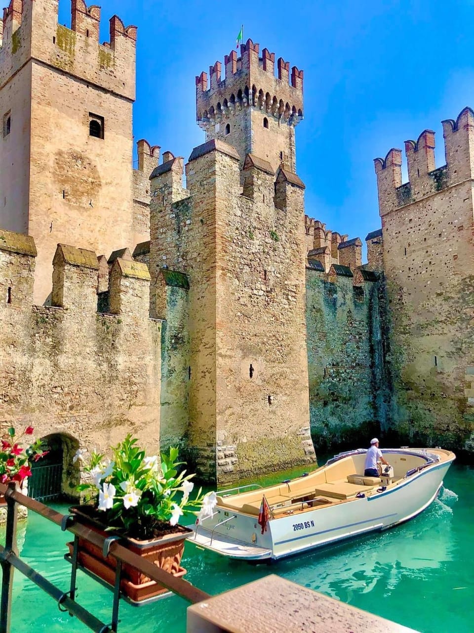 Nearby landmark, Neighbourhood, Area and facilities