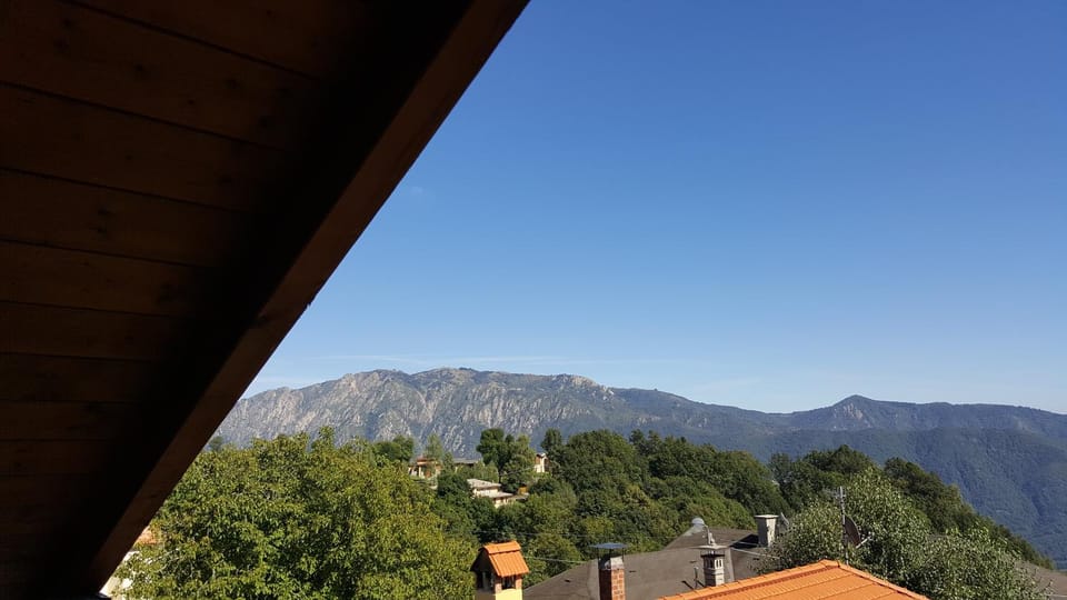 l' Agrifoglio Bed and Breakfast in Canton of Valais