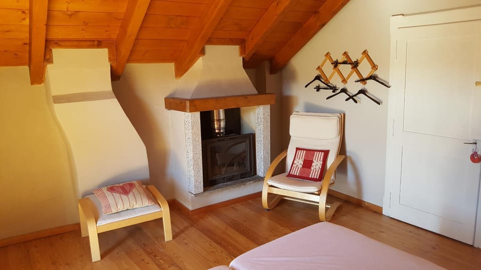 l' Agrifoglio Bed and Breakfast in Canton of Valais