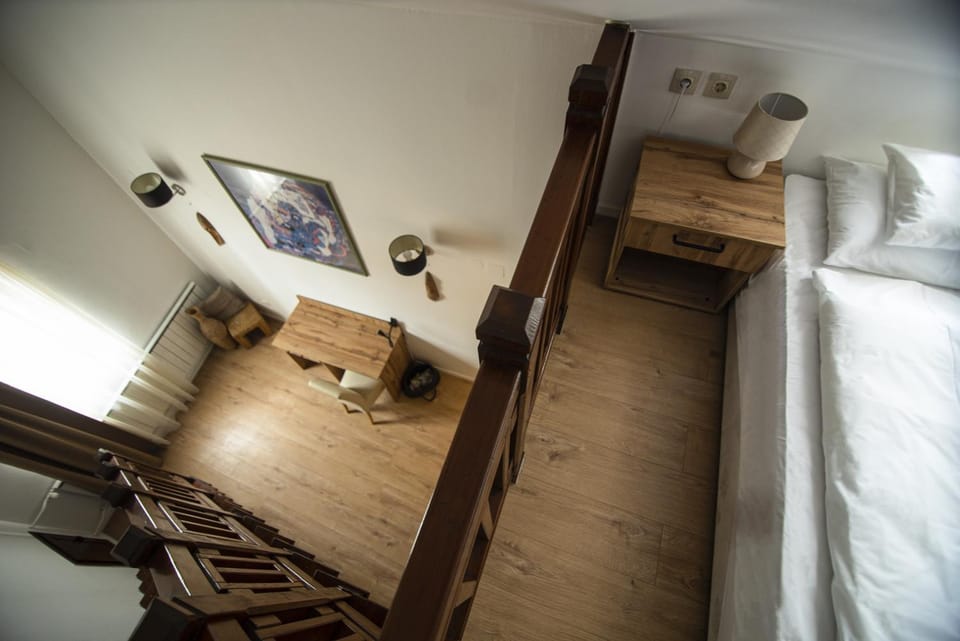 Bed, Photo of the whole room, Seating area