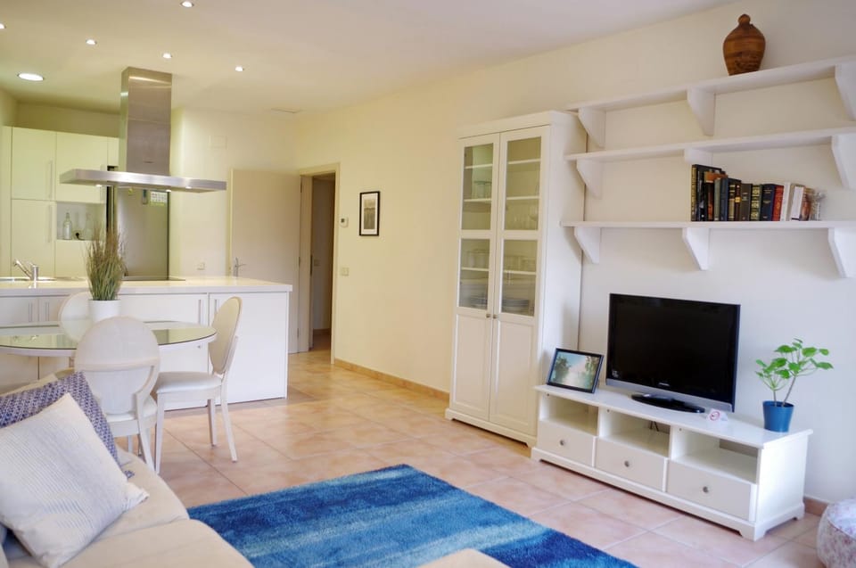 Communal lounge/ TV room, Kitchen or kitchenette, Living room, Dining area