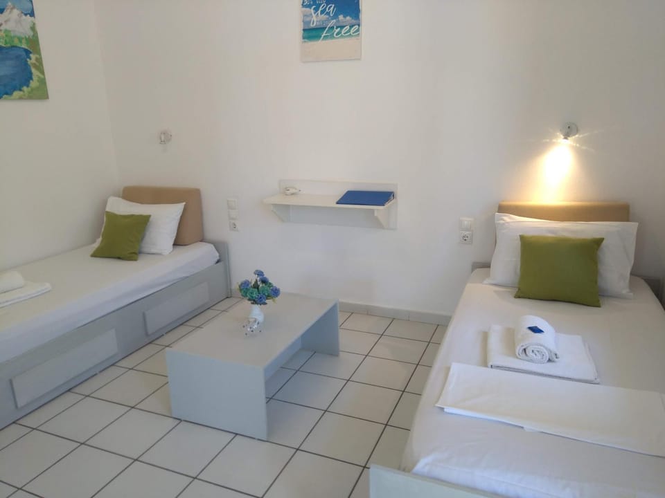 Bed, Living room, Bedroom