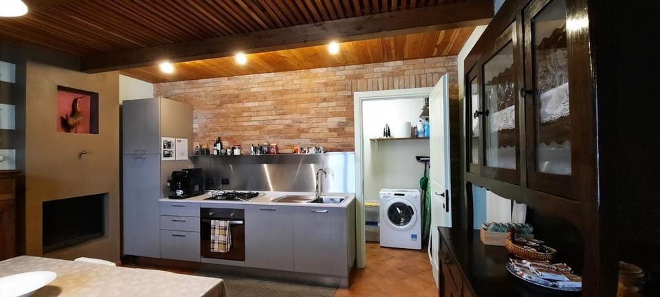 Coffee/tea facilities, Kitchen or kitchenette, dishwasher, oven