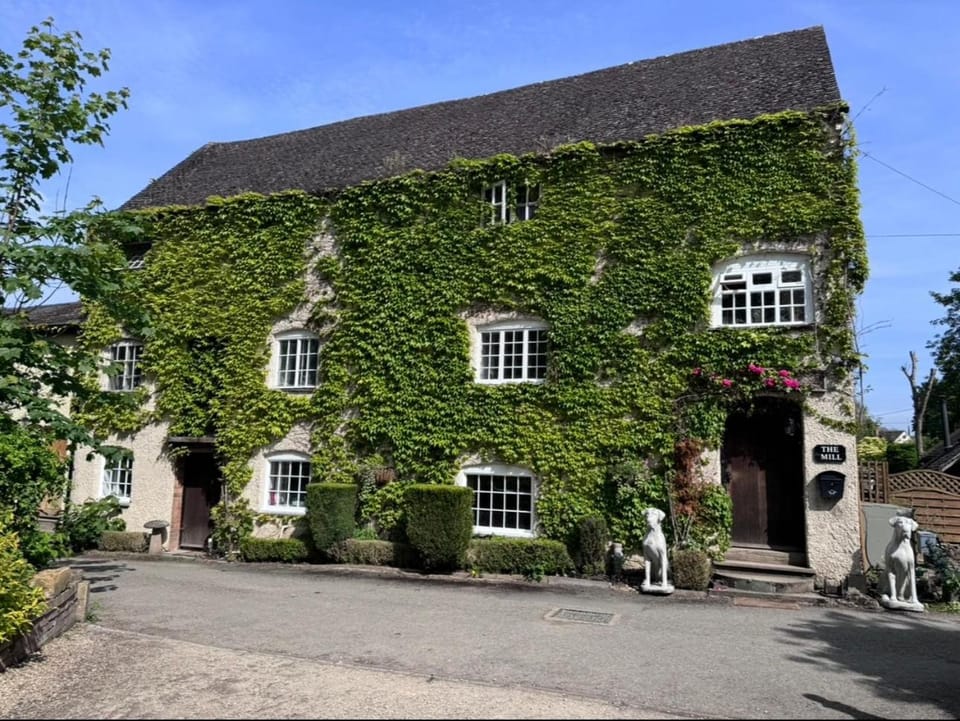 The Mill Apartment in Wychavon District
