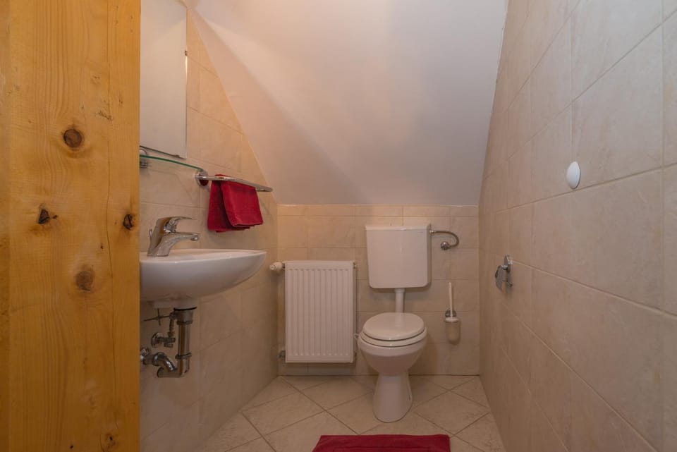 Toilet, Bathroom, towels