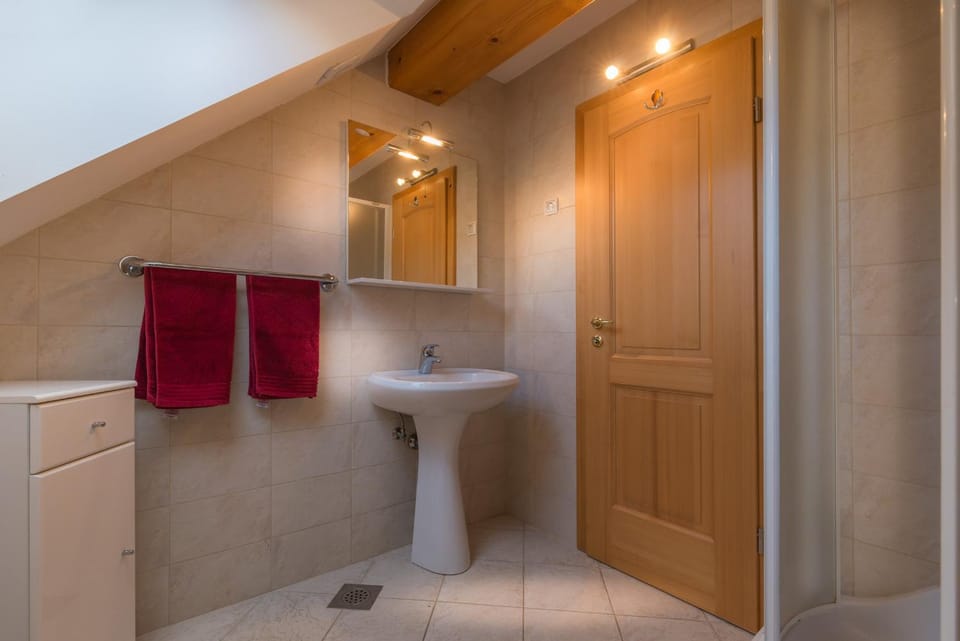 Bathroom, towels
