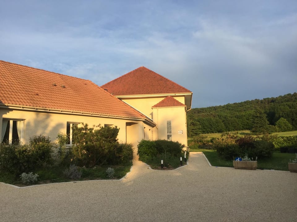 Property building, Facade/entrance, Bird's eye view, Garden view