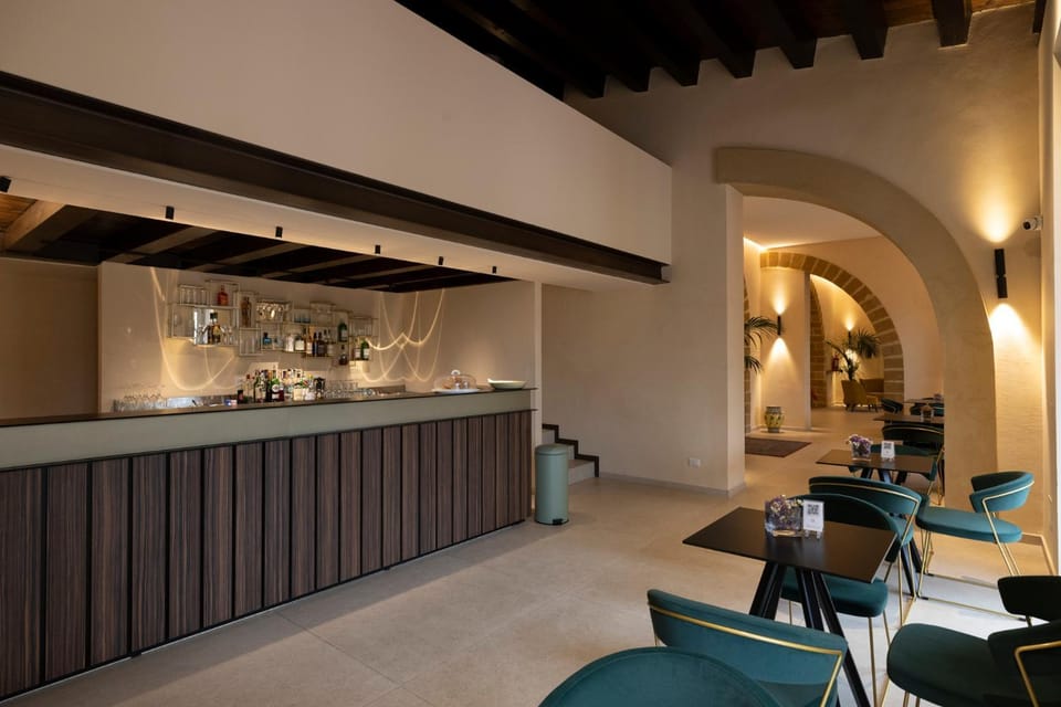 Lounge or bar