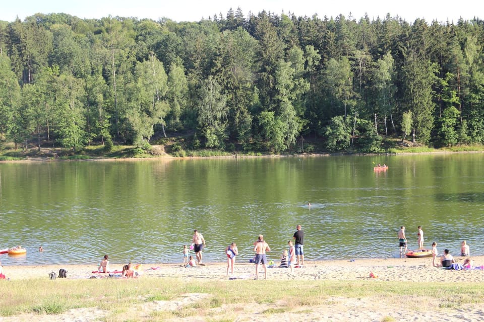 Domki nad jeziorem w Karłowicach Nature lodge in Lower Silesian Voivodeship