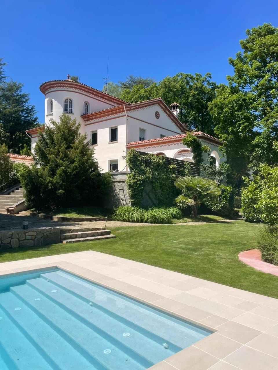 Property building, Swimming pool