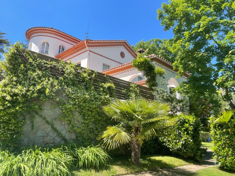 Property building, Garden