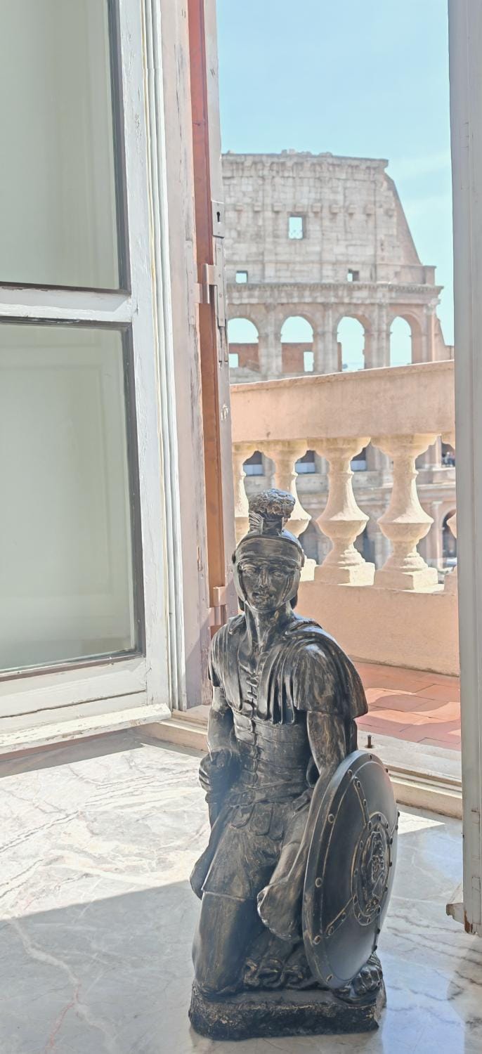 View Colosseo From Jacuzzi Apartment in Rome