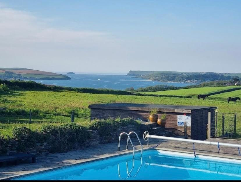 The Pickwick Inn & Oliver's Restaurant Inn in England