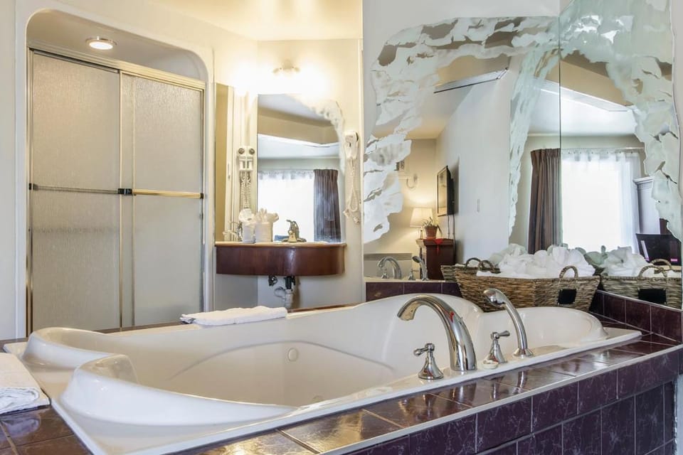 Bathroom, Bath, towels